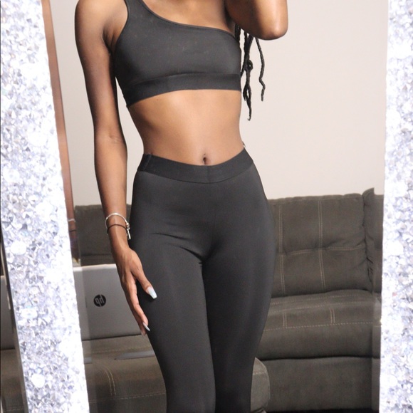 Two piece set - Picture 2 of 4